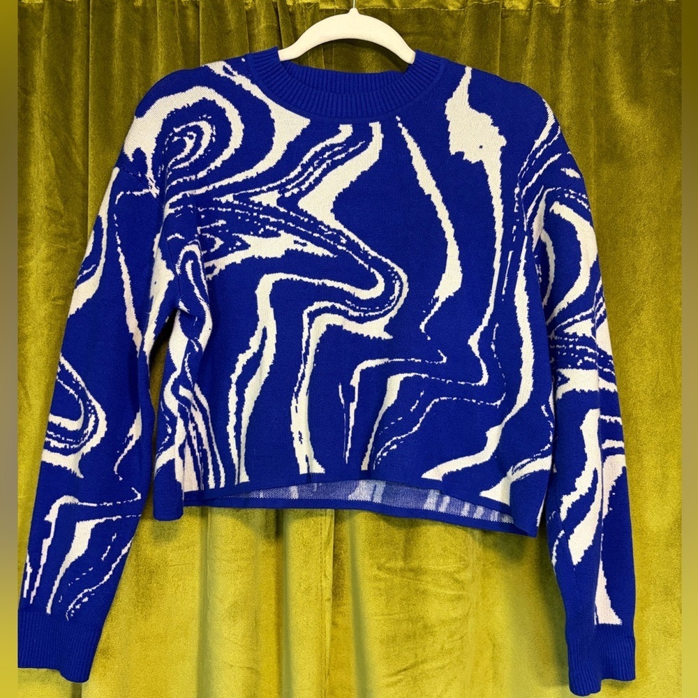Lucy Paris Cropped Blue & Creme Marbled Print Knit Sweater Size XS Retail $80
